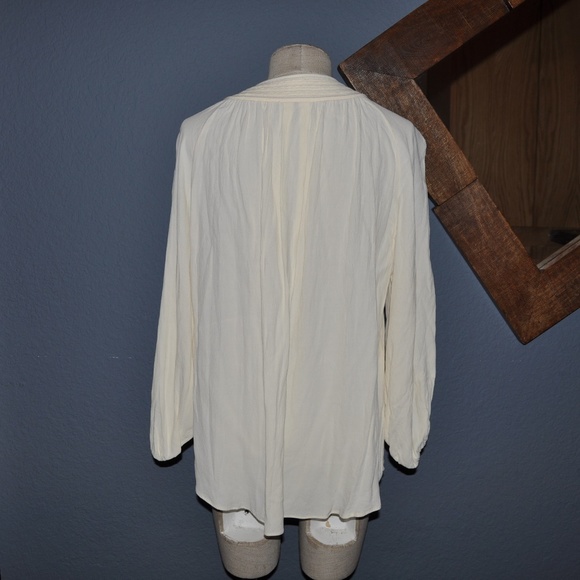 'FINAL' G.I.L.I. Neck Detail Woven Crepe Top F4 - Picture 5 of 8